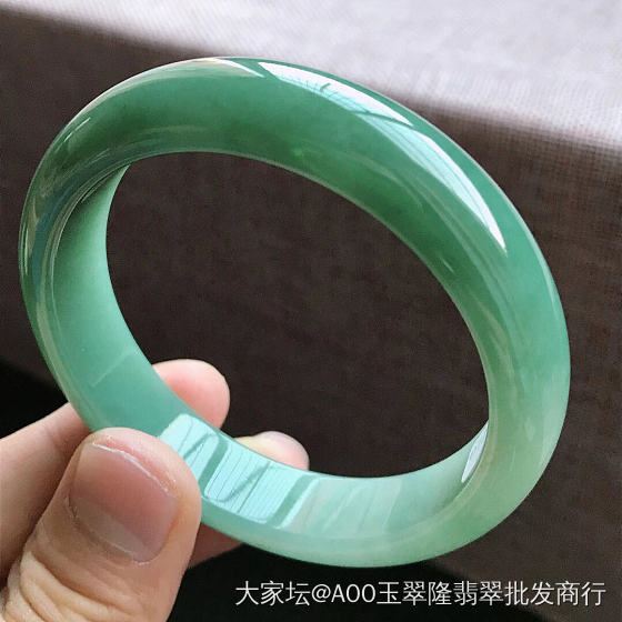亲民超值翡翠手镯_翡翠