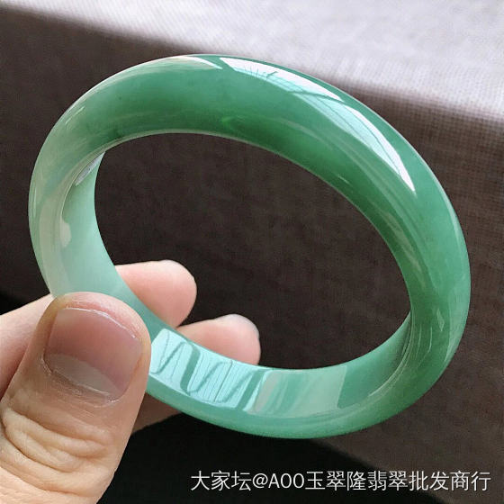亲民超值翡翠手镯_翡翠