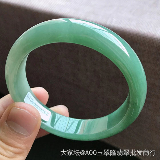 亲民超值翡翠手镯_翡翠