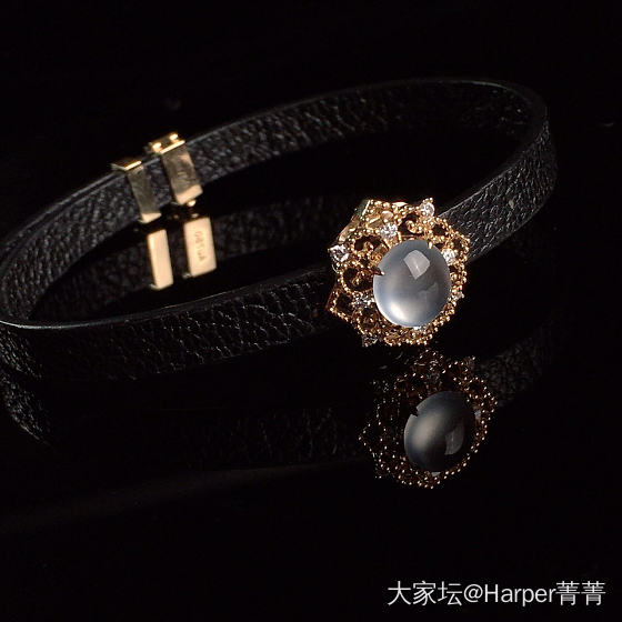 黑色的真皮带，镶嵌18k金
可拆卸下来，套个指圈就是戒指，穿个链子就是吊坠
一物..._首饰
