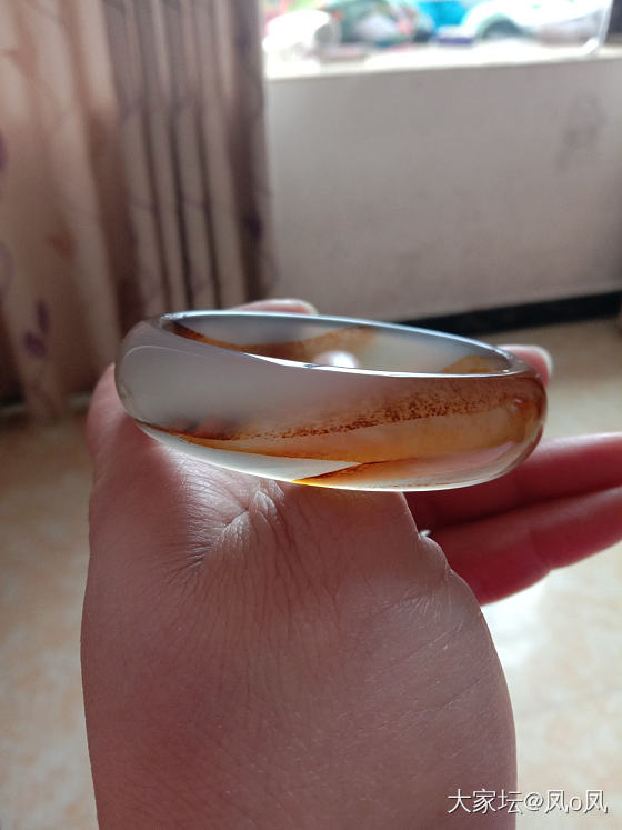 一只价廉物美的意境镯子😍_手镯玉髓玛瑙