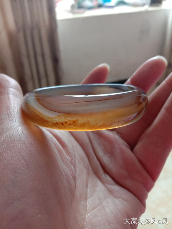 一只价廉物美的意境镯子😍_手镯玉髓玛瑙