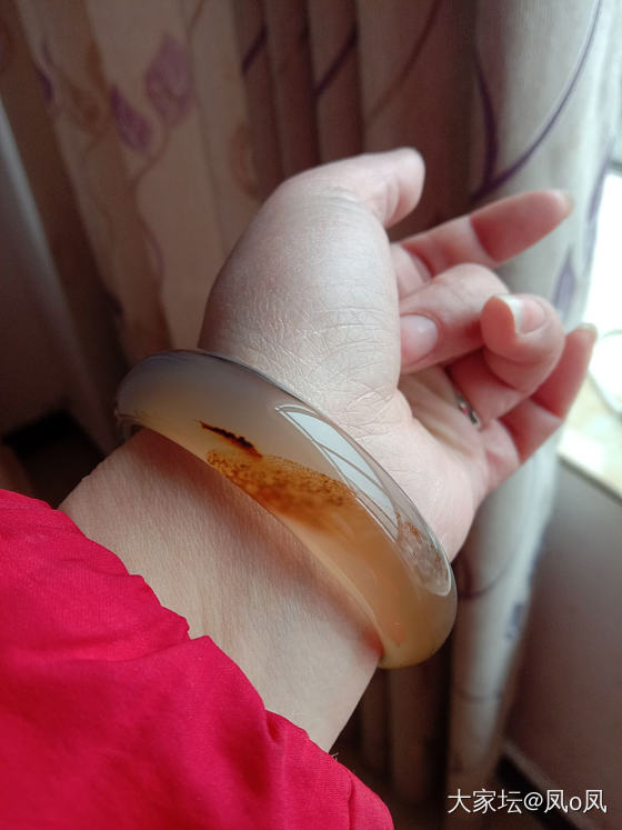 一只价廉物美的意境镯子😍_手镯玉髓玛瑙