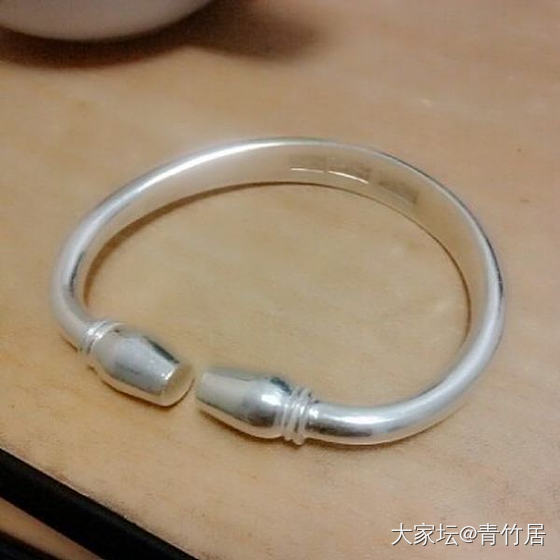 银价涨了好多可是非常种草老世兴家这款_匠人手镯银