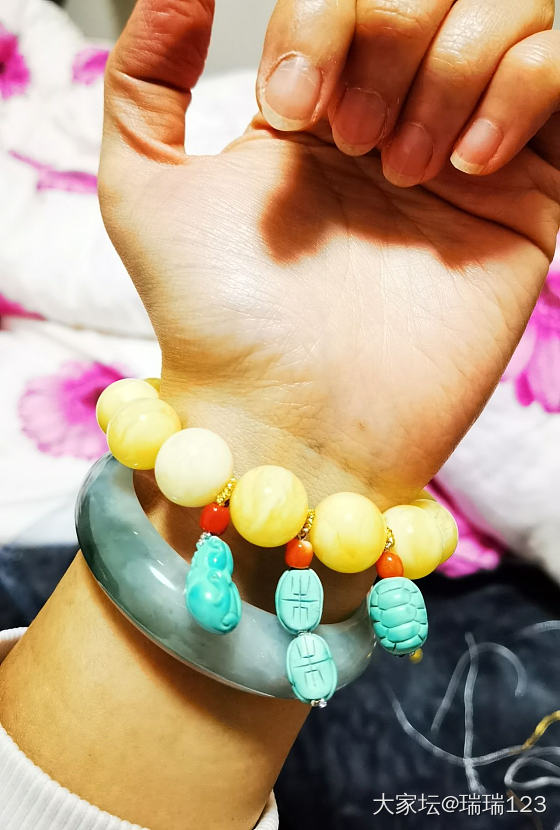 手艺不好，简单的穿了一下_蜜蜡串珠