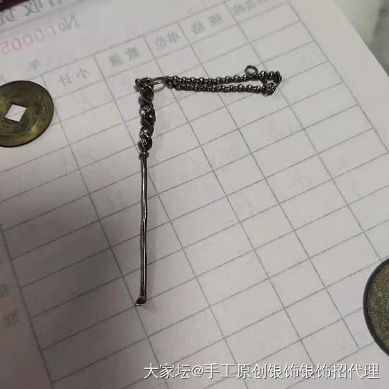 家里老房子准备拆了，今天回家收拾，捡到这几个老物件，不知道能值几个钱