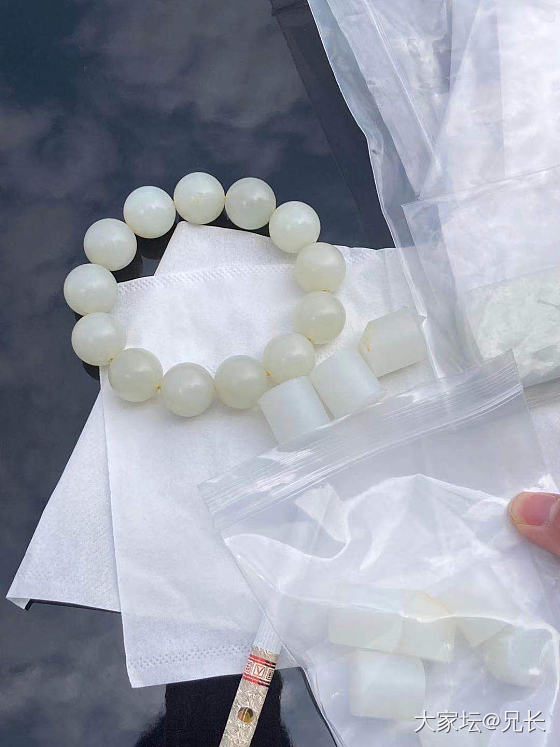 手串找到新欢了，牌子可惜有一点小裂_珠串和田玉