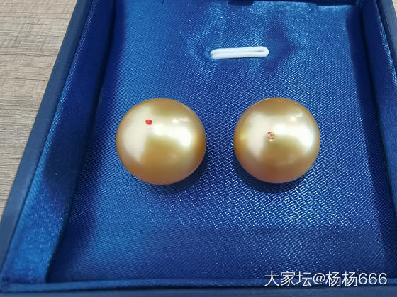 两颗微瑕金珠，入的值不？_珍珠