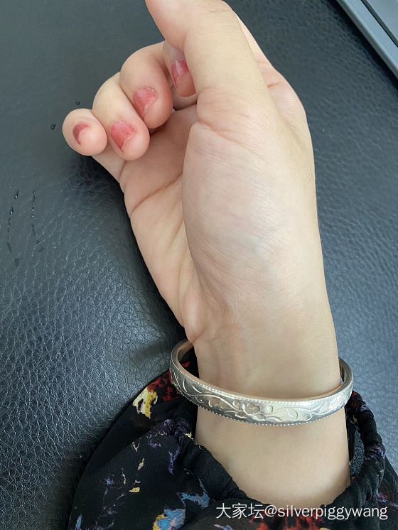 携莲花关祝大家元宵快乐_手镯银