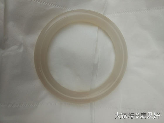 今天论坛不怎么活跃呀，新贴都快让我翻烂了，太无聊了。来帮我看看藕粉呀_手镯和田玉