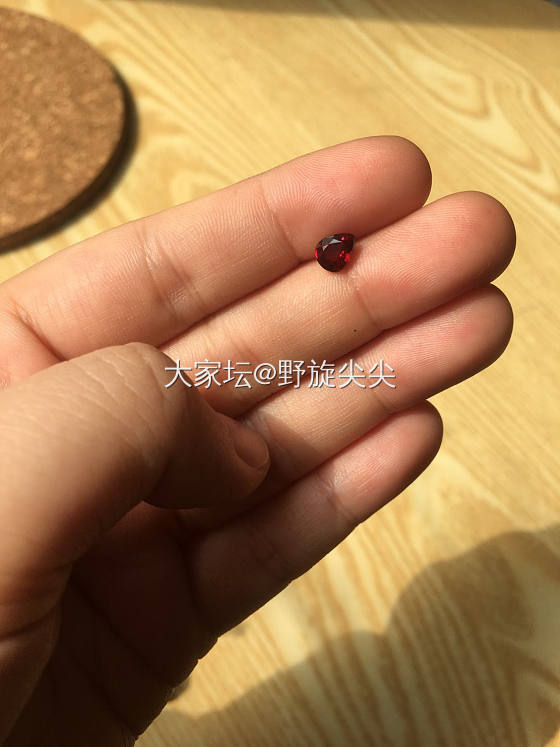 求教集美们这两颗值不值得收_名贵宝石