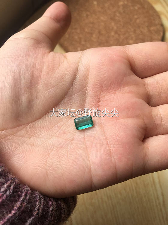 求教集美们这两颗值不值得收_名贵宝石