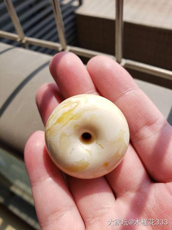 显摆一下我的俄料大扣子，不追求白蜡，这块就出坑了_琥珀蜜蜡
