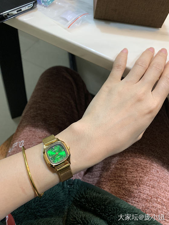 金灿灿的表子_手表