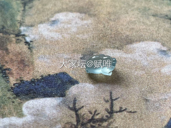 一只可爱的小金蟾_翡翠