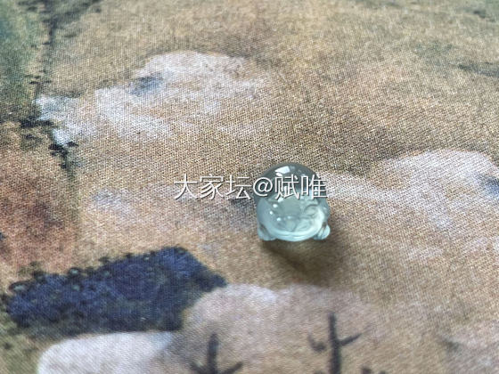 一只可爱的小金蟾_翡翠