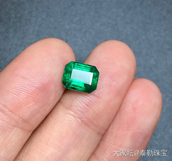 【泰勒彩宝】2.39ct 极品沃顿绿_祖母绿