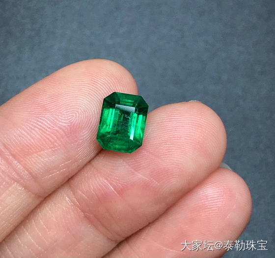 【泰勒彩宝】2.39ct 极品沃顿绿_祖母绿