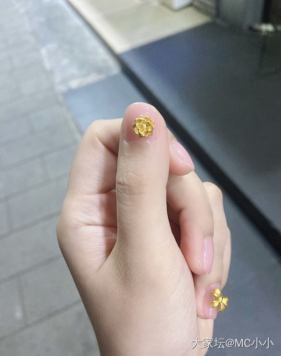 黄金美甲💅也太闪了吧_金