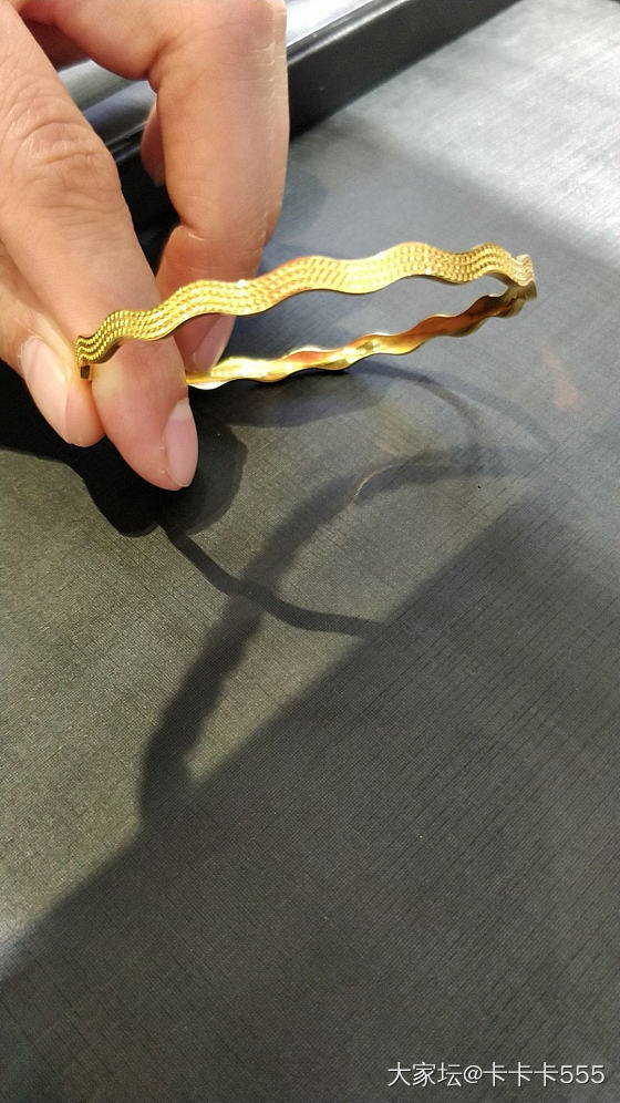周大福蜂巢手镯入手啦_手镯金