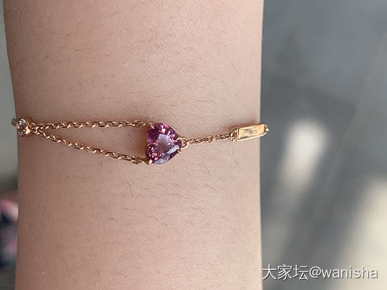很有意义的一个小手链_彩色宝石