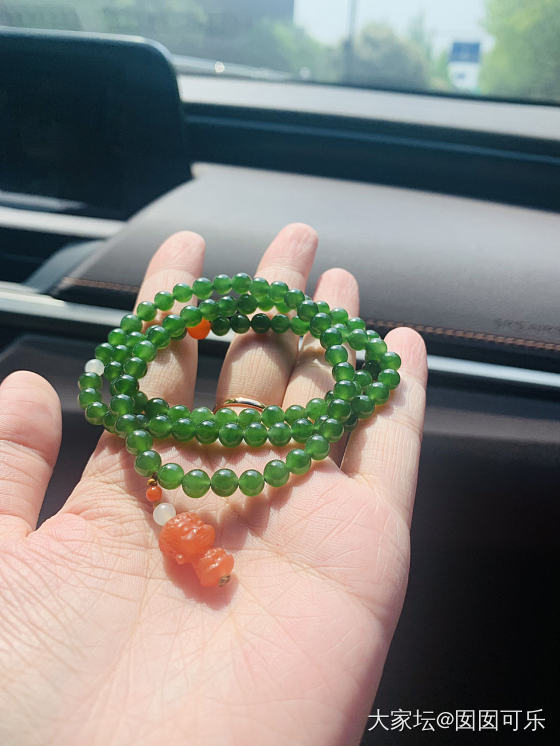 帝王绿级别套装阳光下美得不得了_珠串碧玉