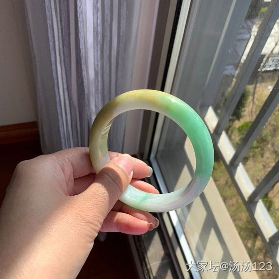 便宜的镯镯也可以很美_手镯翡翠
