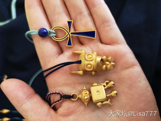 来论坛各个时期跟风买的，大多也不带，偶尔翻出来看看心情还是挺愉悦_金