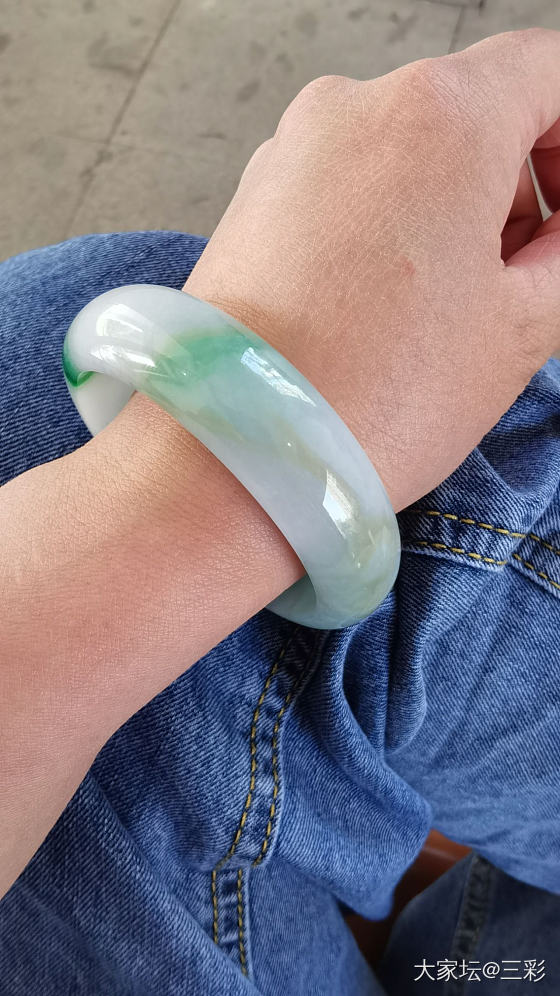 戴上我一千的大镯砸，你们看是不是捡的💃_手镯翡翠