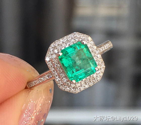 请各位坛友们帮忙看看这个戒指留吗_祖母绿