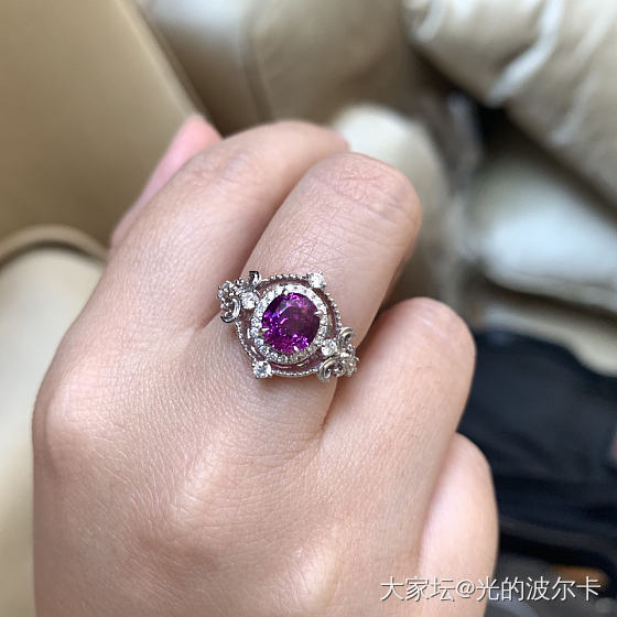 阳光下GET到了紫蓝宝的美_彩色宝石