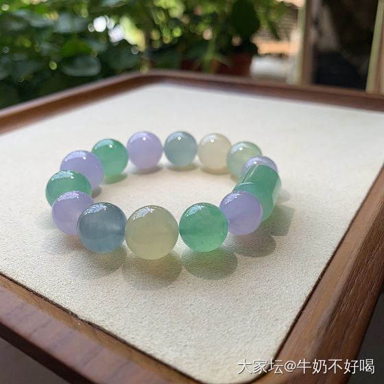 翡翠多宝
如图欣赏 还有一颗绿珠在路上 到货后 升级两颗冰紫就完事_翡翠