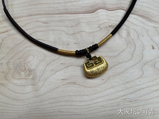 晒一个老庙梅花锁。
喜欢金锁题材，古典美好。_金
