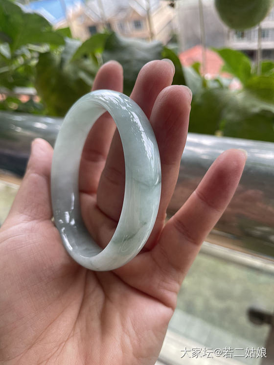 帮忙看下这两个玉镯如何？_手镯翡翠