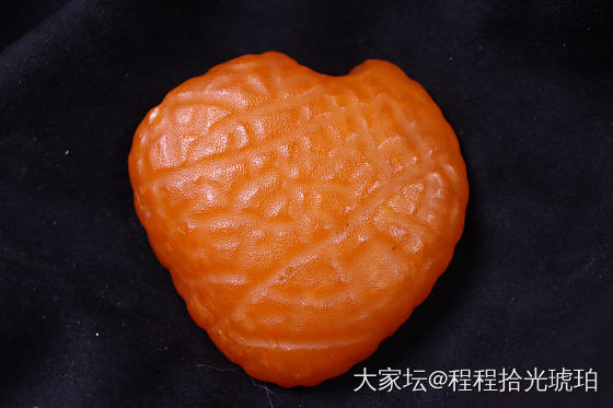 收藏级别 海漂籽料 
天然心形 
一眼万年 心有所归_琥珀蜜蜡