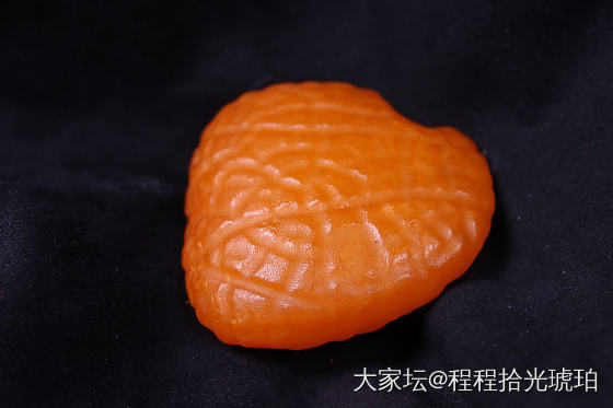 收藏级别 海漂籽料 
天然心形 
一眼万年 心有所归_琥珀蜜蜡