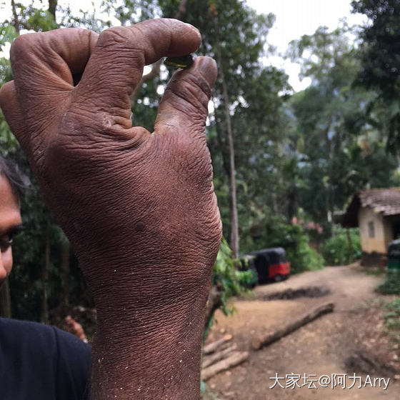 Sapphire Mining in Ratnapura斯里兰卡纳特市的蓝宝石矿_彩色宝石