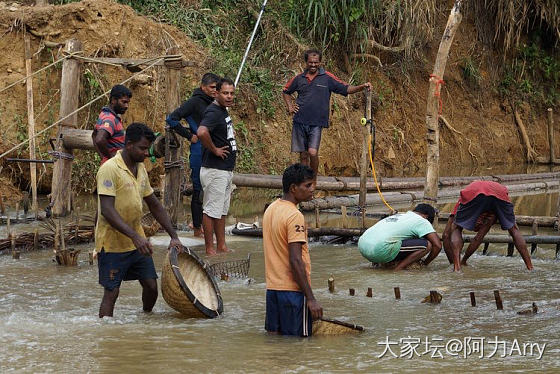 Sapphire Mining in Ratnapura斯里兰卡纳特市的蓝宝石矿_彩色宝石