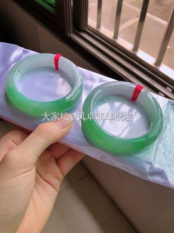 冰种飘阳绿55圈宽边手镯一对，尺寸55.2*13.8*10.3，55.2*13...._手镯翡翠