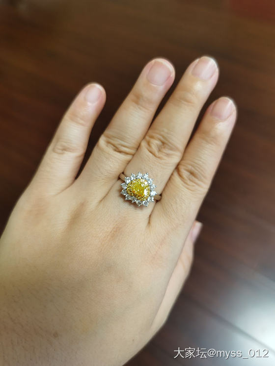 今日份开心😁镶嵌的两个心形钻戒指💍收到了，嘻嘻😊_钻石戒指