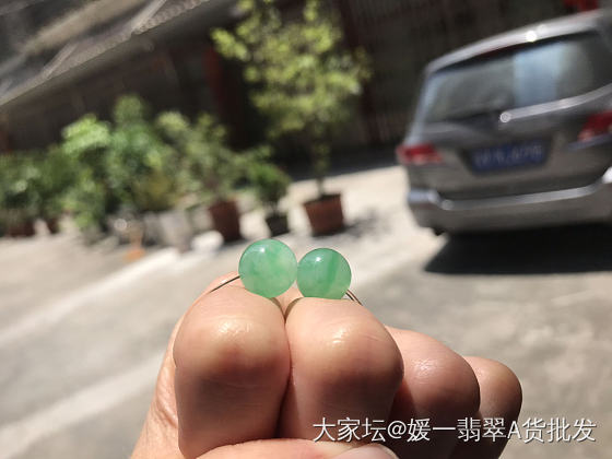 高冰阳绿圆珠_翡翠