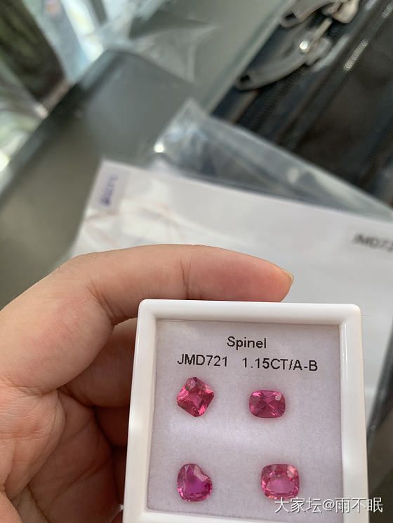 3颗尖晶1颗粉蓝宝选哪个？我又来啦～_蓝宝石尖晶石