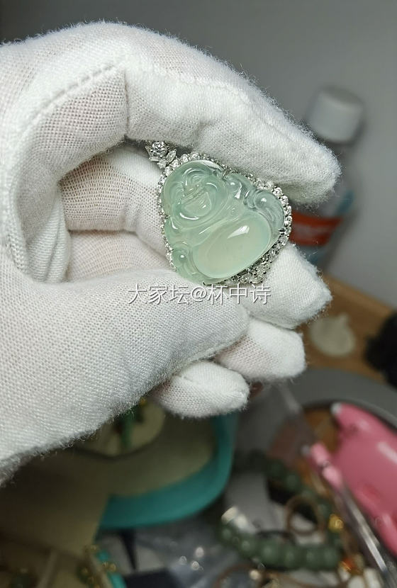心血来潮，忍不住拿出来看看，刚知道翡翠用刀刮不会有划痕，然后试了下，确实没有_翡翠