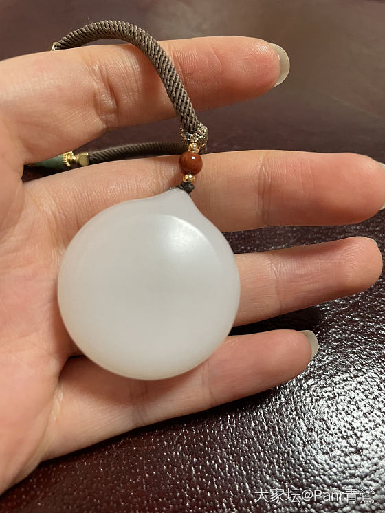 又白又细的圆坨坨_牌子和田玉
