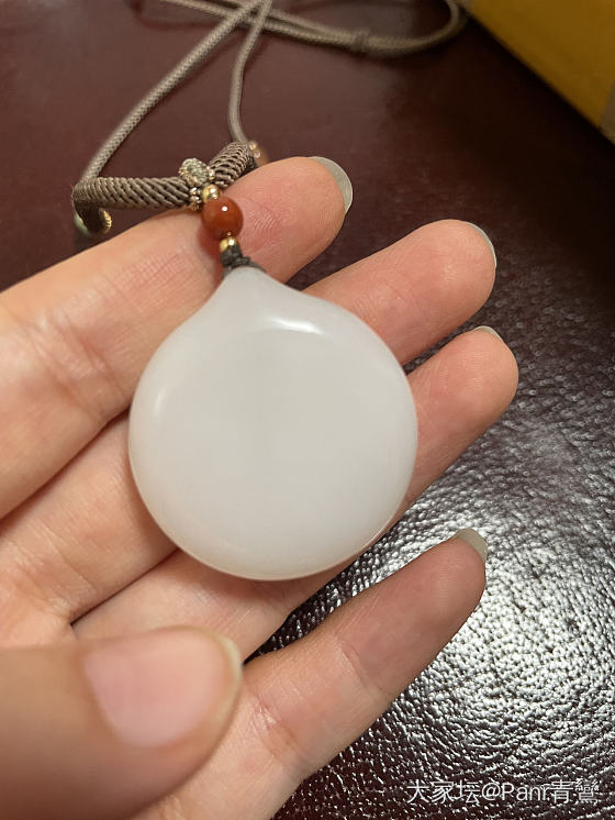 又白又细的圆坨坨_牌子和田玉