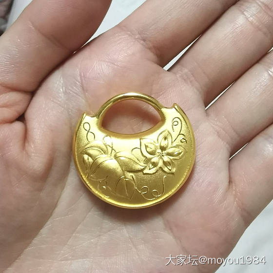 发个老款怀个旧~周大福葡萄锁_金