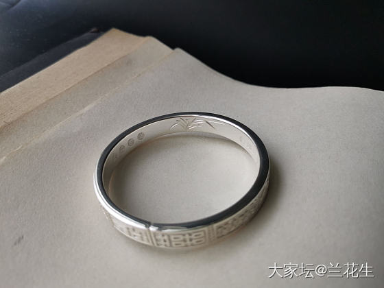 入坛第一支银镯，终于收到啦，叠戴啥都美，越看越喜欢。_手镯银
