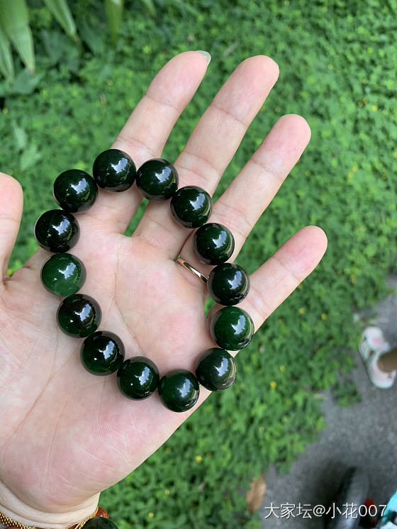 好色之徒—菠菜绿_珠串和田玉