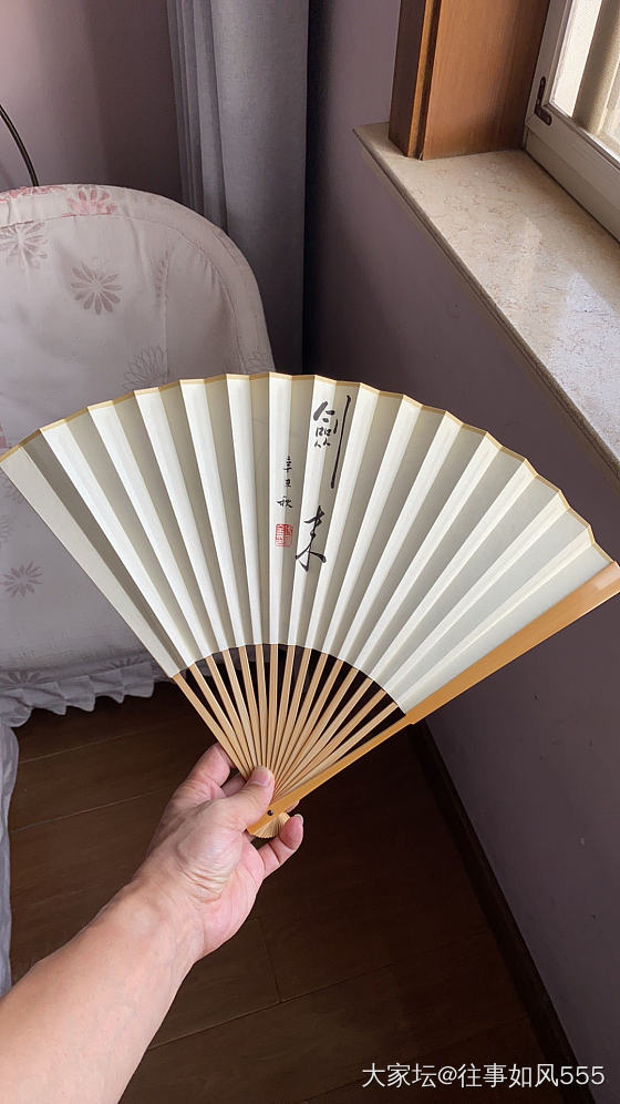 一扇一人走天涯，一葫一剑任逍遥。_扇