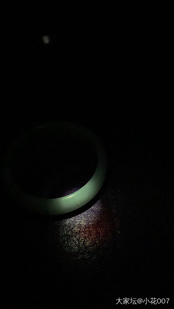 发光的是假的翡翠吗？_翡翠